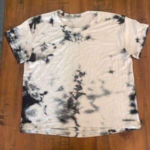 EUC lululemon train shirt sleeve top black and white rye dye size 6